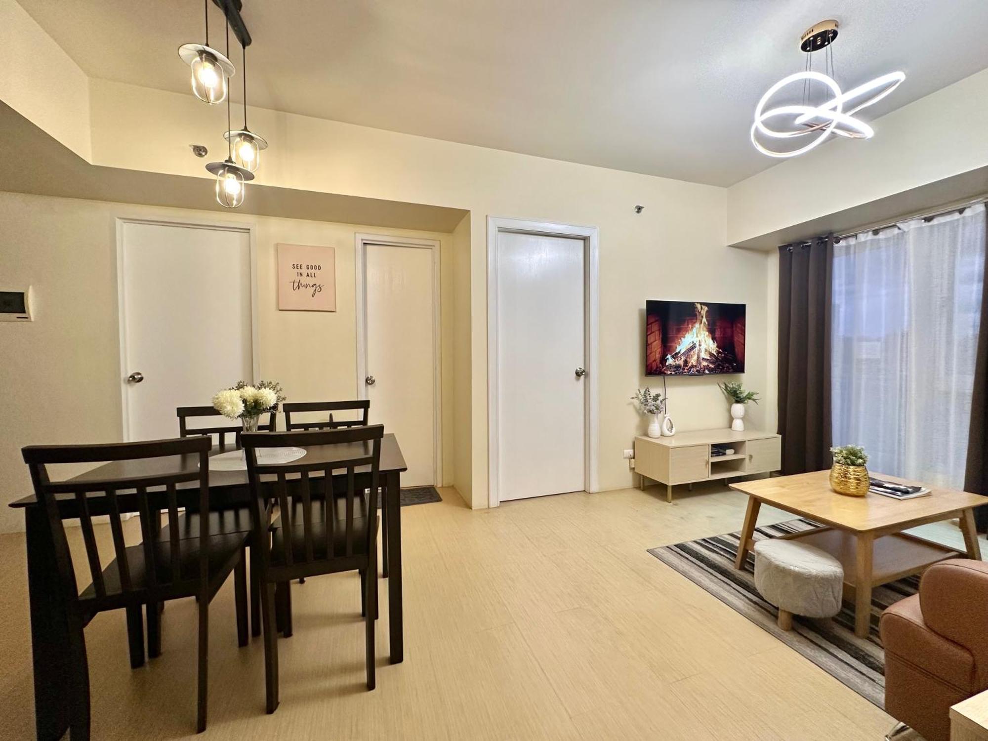 2-Bedroom Condo Unit With Balcony At Centrio Tower Beside Ayala Centrio Mall Downtown Cdo Cagayan de Oro Exterior foto