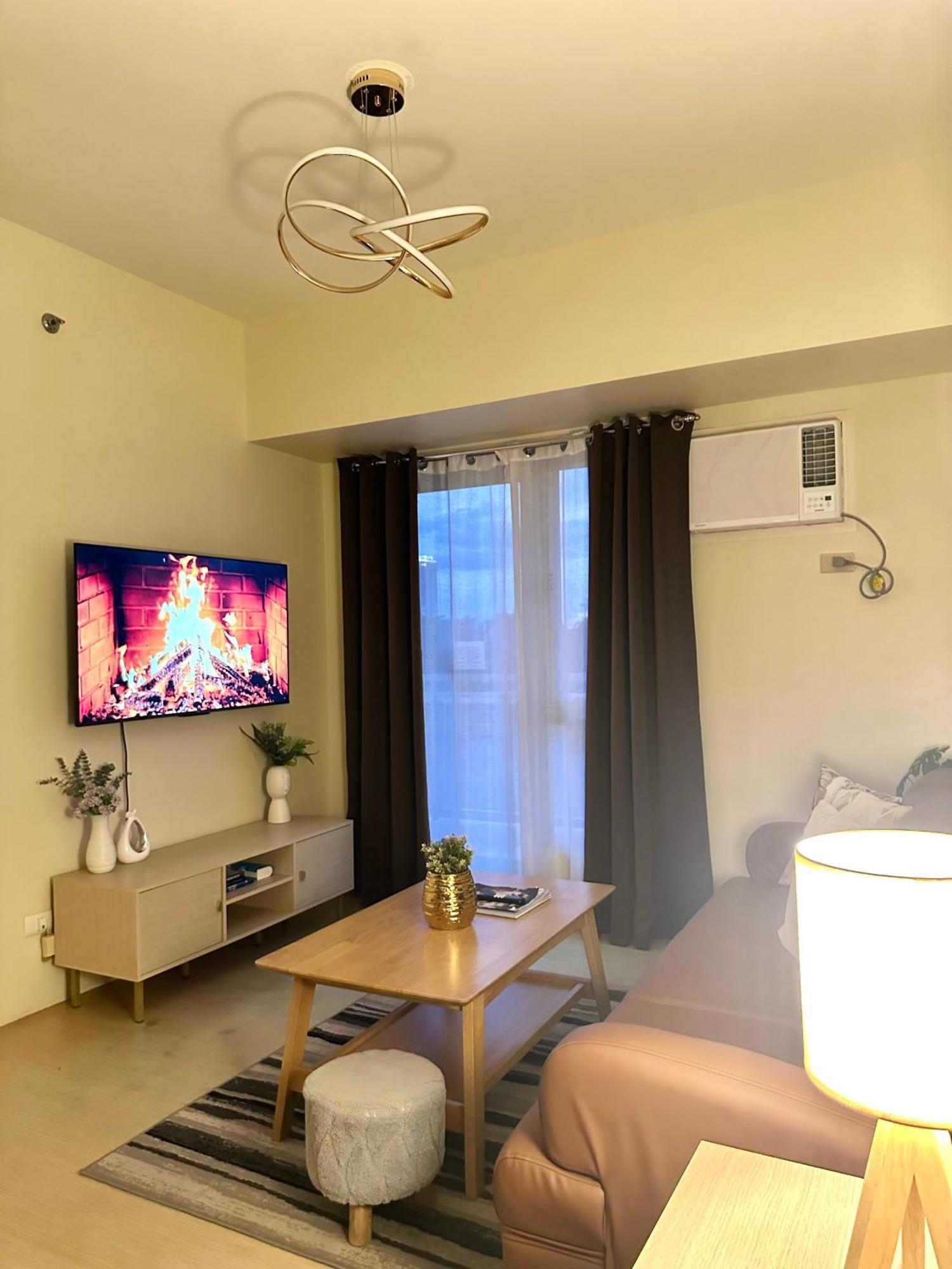 2-Bedroom Condo Unit With Balcony At Centrio Tower Beside Ayala Centrio Mall Downtown Cdo Cagayan de Oro Exterior foto